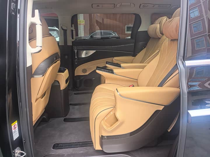 Фото 5 - Denza D9