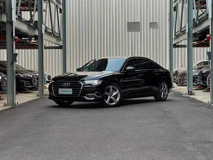 Фото 1 - Audi A6L