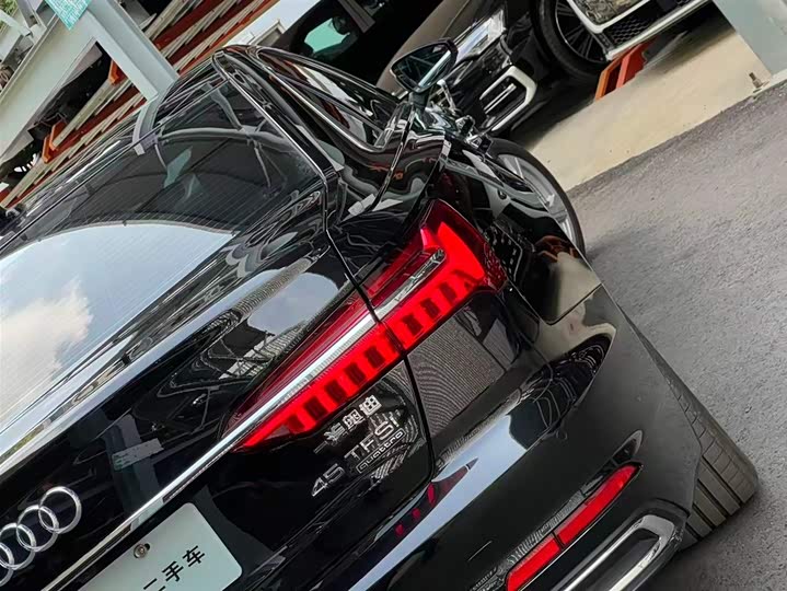 Фото 9 - Audi A6L