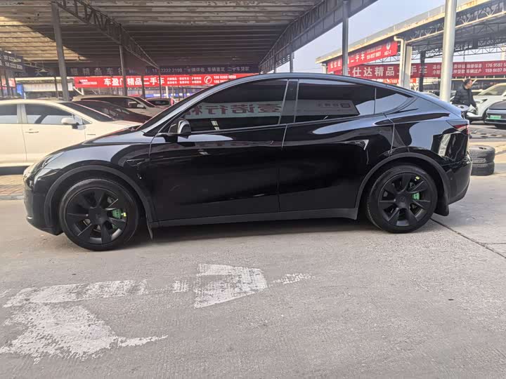 Фото 8 - Tesla Model Y