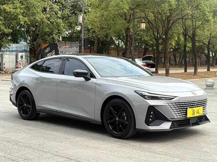 Фото 2 - Changan UNI-V