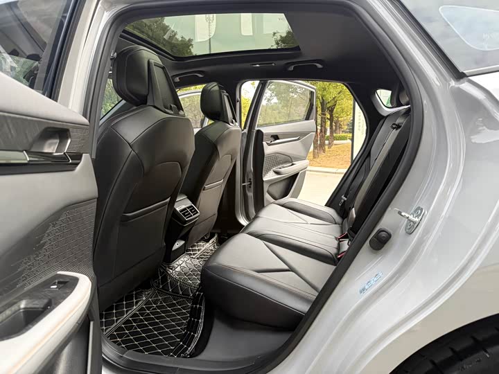 Фото 9 - Changan UNI-V