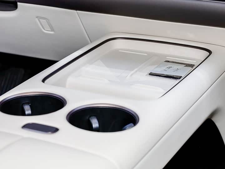 Фото 3 - LiXiang i8