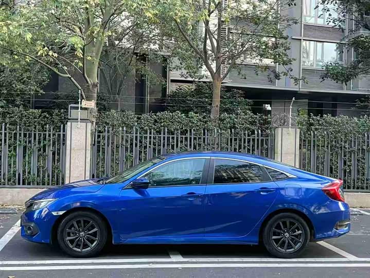 Фото 2 - Honda Civic