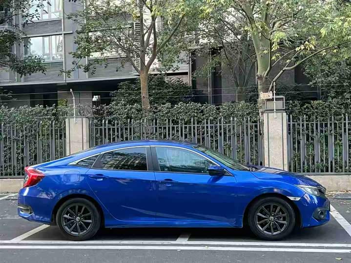 Фото 4 - Honda Civic