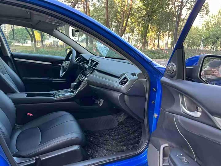 Фото 8 - Honda Civic