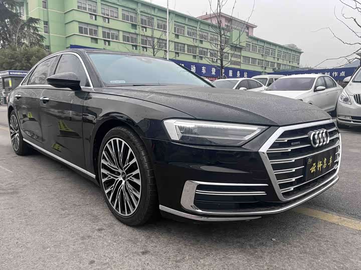 Фото 3 - Audi A8