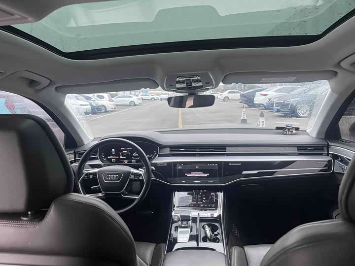 Фото 4 - Audi A8