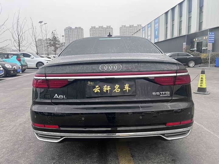 Фото 9 - Audi A8