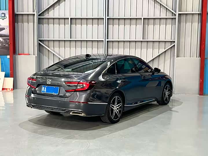 Фото 3 - Honda Accord