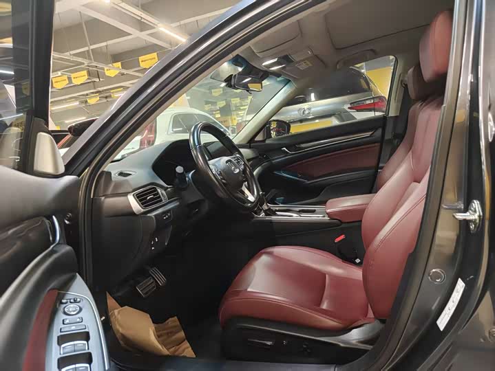 Фото 4 - Honda Accord