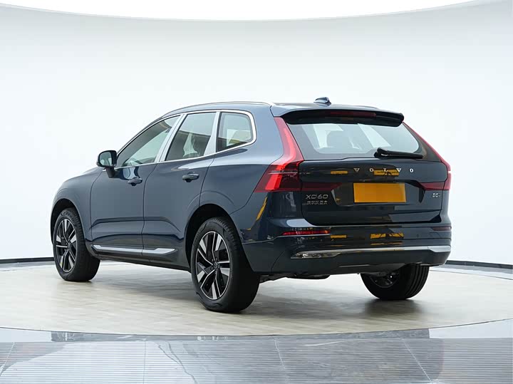 Фото 8 - Volvo XC60