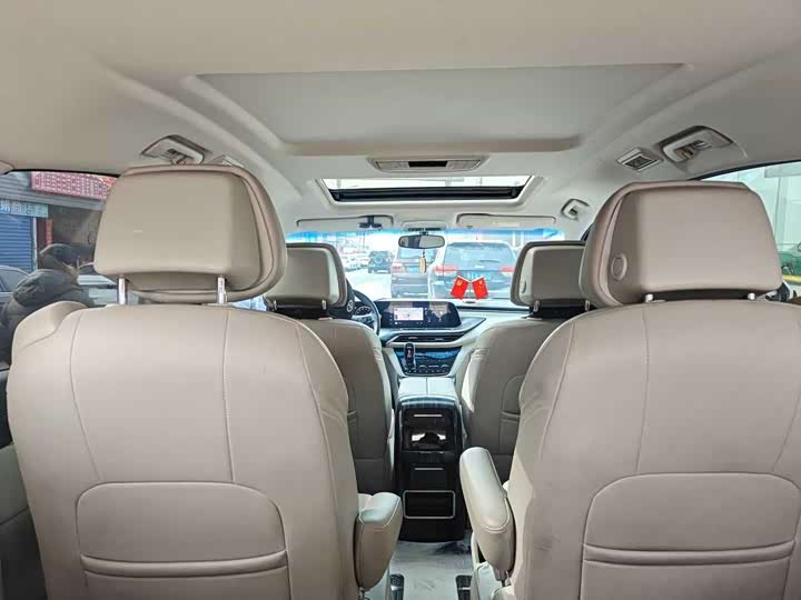 Фото 7 - Buick GL8 ES