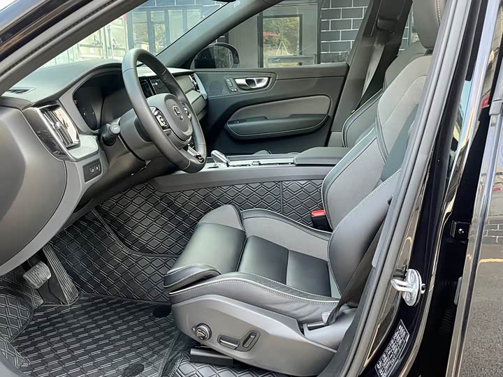 Фото 7 - Volvo XC60 Hybrid