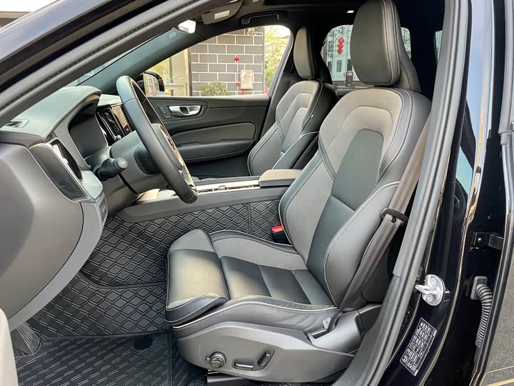 Фото 8 - Volvo XC60 Hybrid