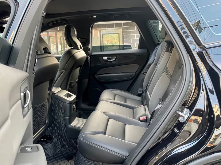 Фото 9 - Volvo XC60 Hybrid