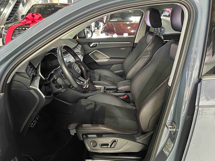 Фото 4 - Audi Q3