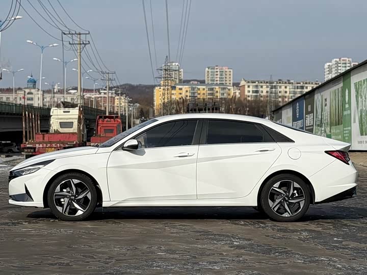 Фото 2 - Hyundai Elantra N line