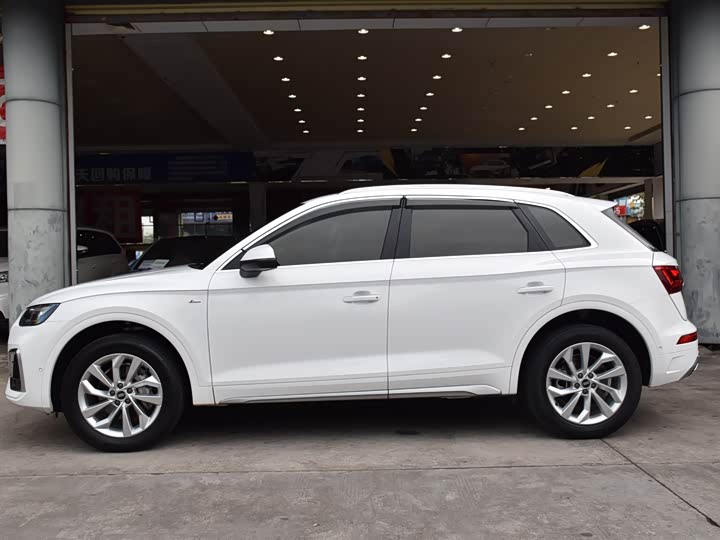 Фото 4 - Audi Q5L