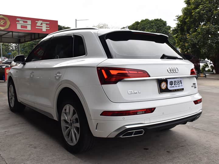 Фото 7 - Audi Q5L