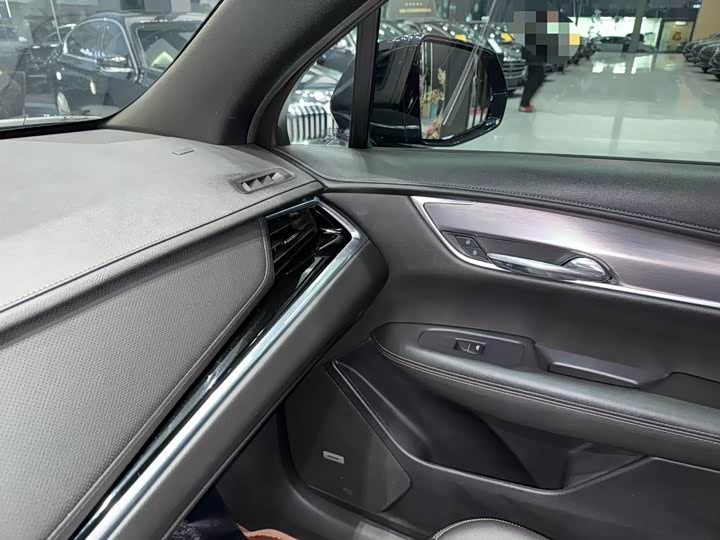 Фото 6 - Cadillac XT6