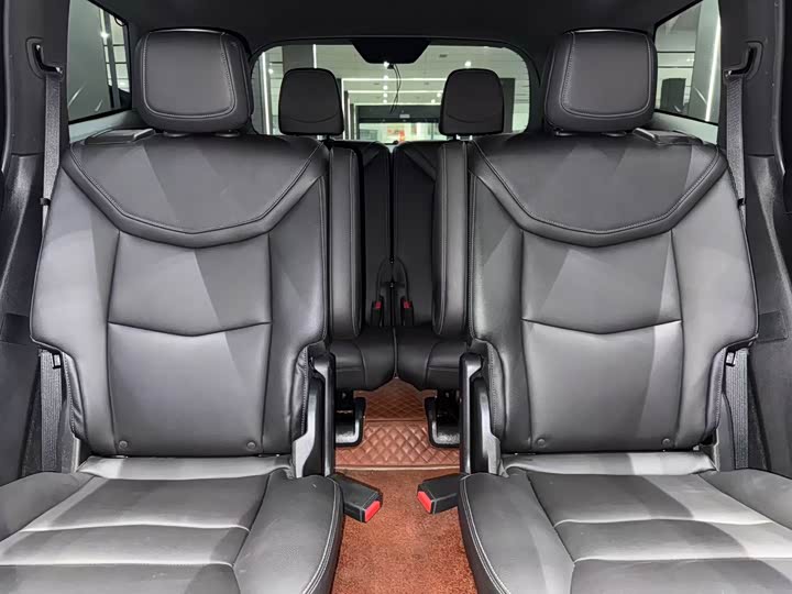 Фото 8 - Cadillac XT6