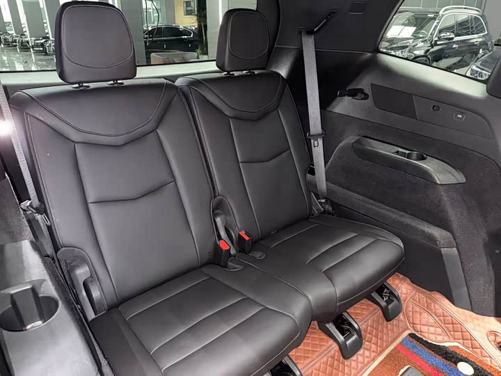 Фото 9 - Cadillac XT6