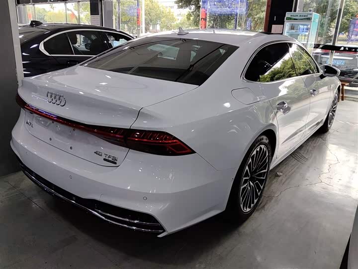 Фото 7 - Audi A7L