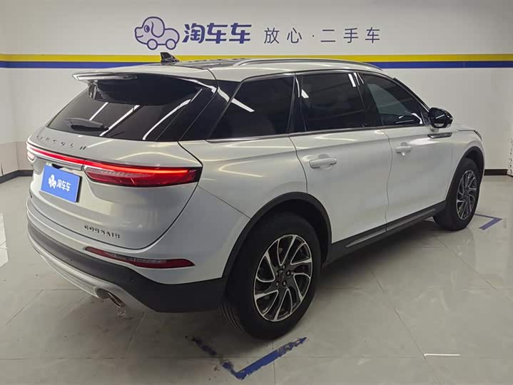 Фото 3 - Lincoln Corsair