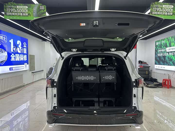 Фото 5 - Toyota Granvia