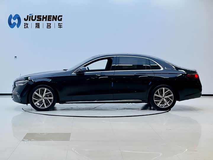 Фото 3 - Mercedes-Benz E-Class