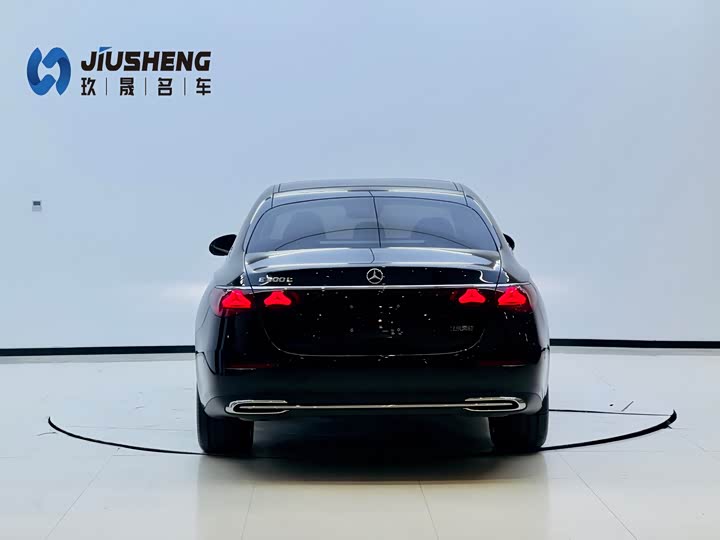 Фото 5 - Mercedes-Benz E-Class