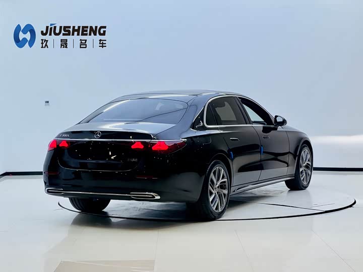 Фото 6 - Mercedes-Benz E-Class