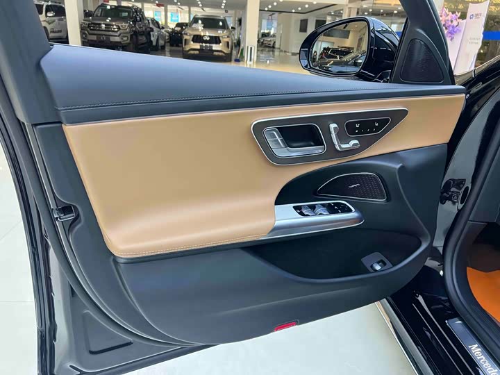 Фото 7 - Mercedes-Benz E-Class