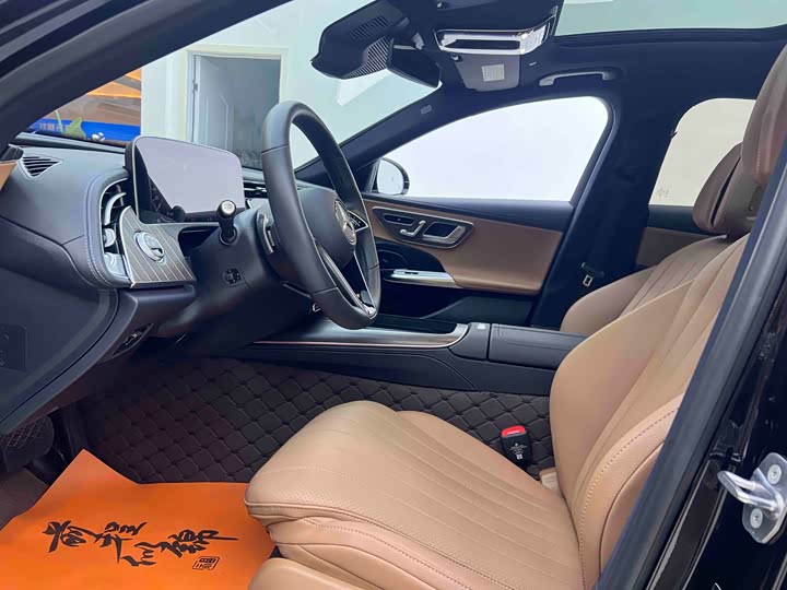 Фото 9 - Mercedes-Benz E-Class