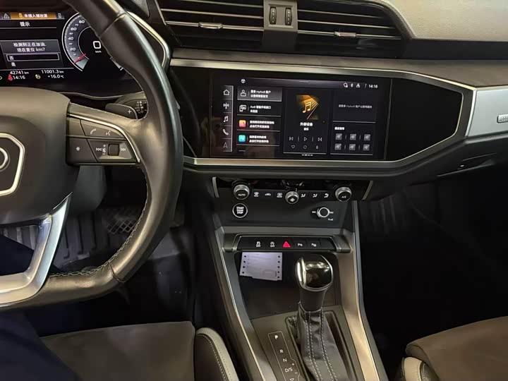 Фото 2 - Audi Q3