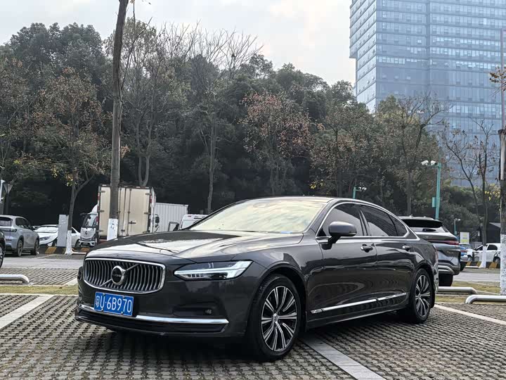 Фото 1 - Volvo S90