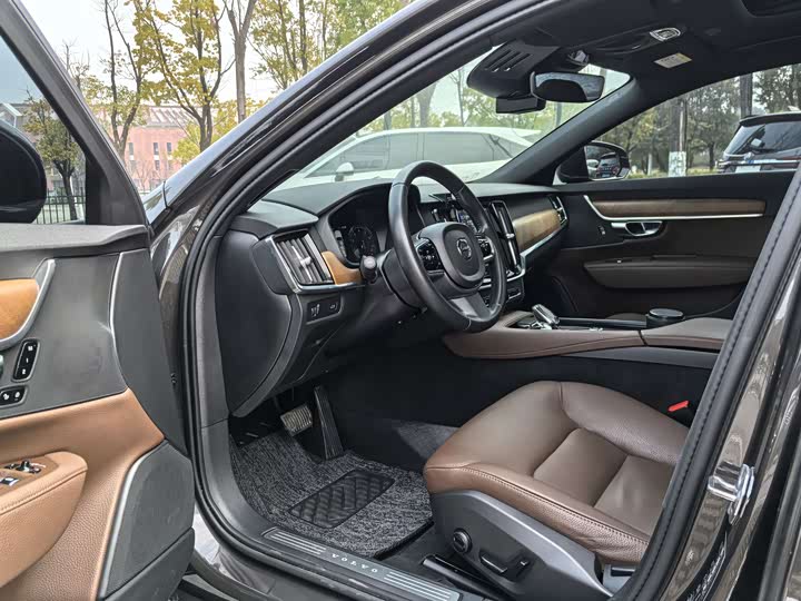 Фото 4 - Volvo S90