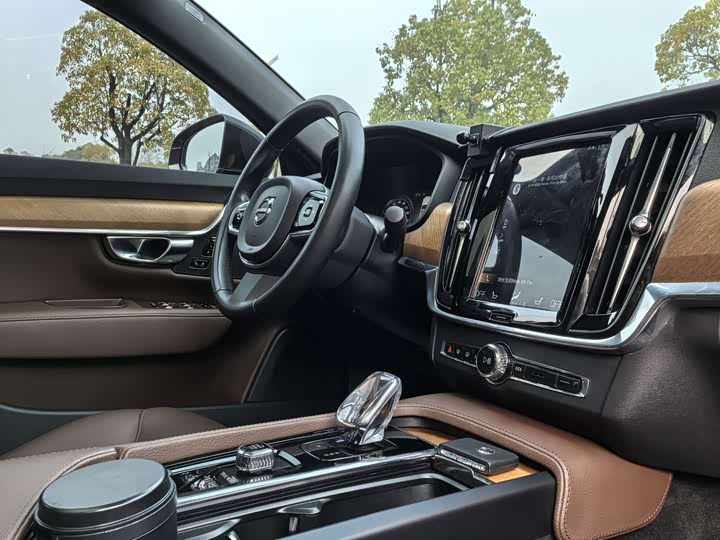 Фото 7 - Volvo S90