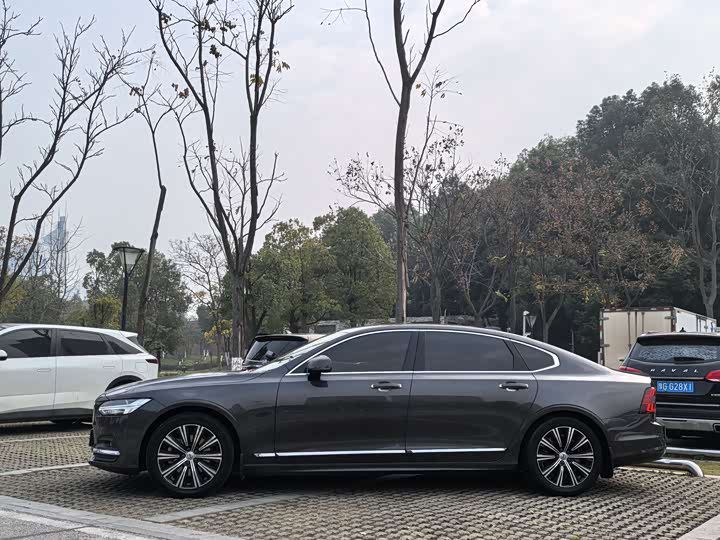 Фото 8 - Volvo S90