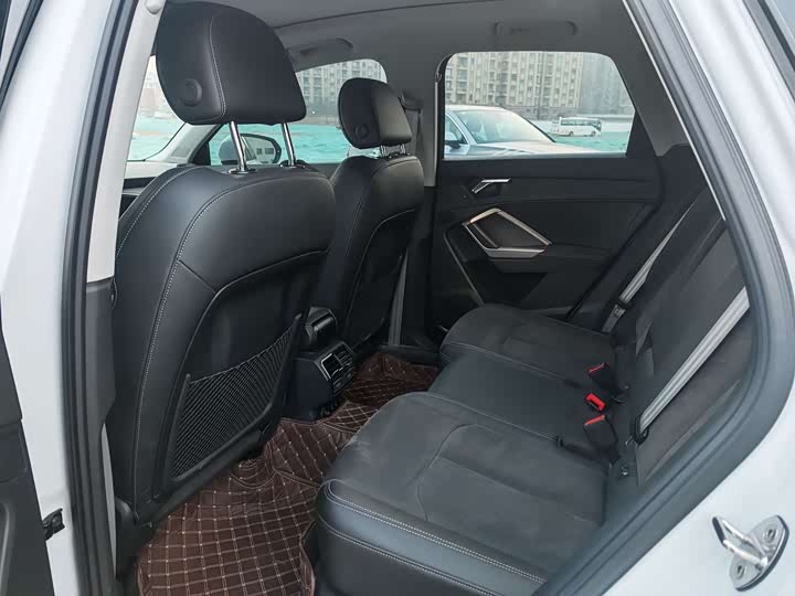 Фото 8 - Audi Q3