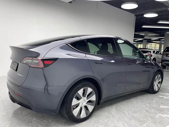 Фото 9 - Tesla Model Y