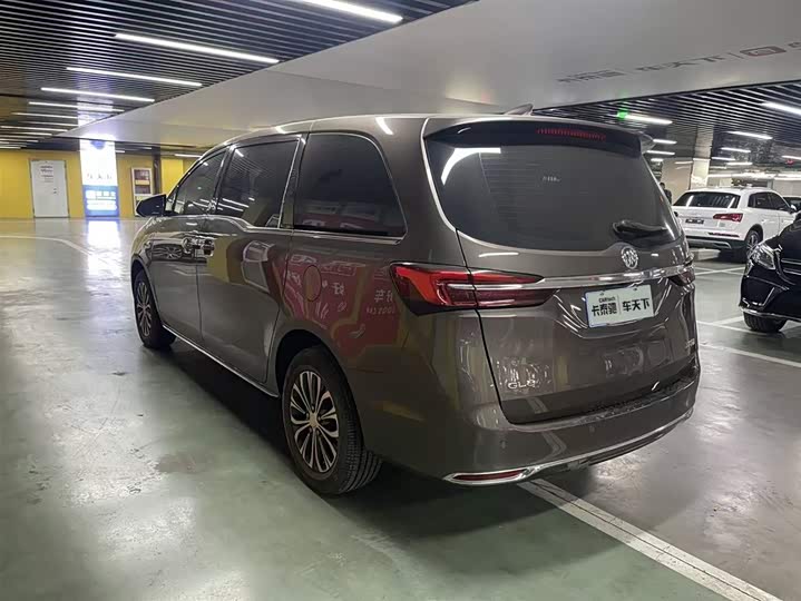 Фото 4 - Buick GL8 ES