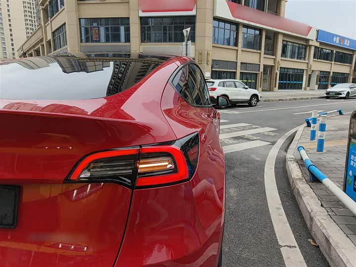 Фото 8 - Tesla Model Y