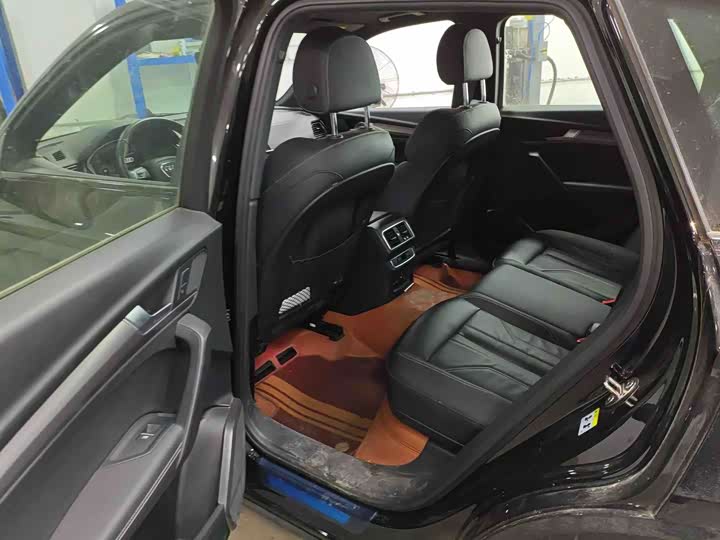 Фото 6 - Audi Q5L