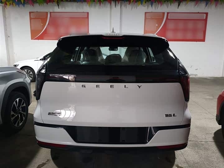 Фото 6 - Geely Atlas L