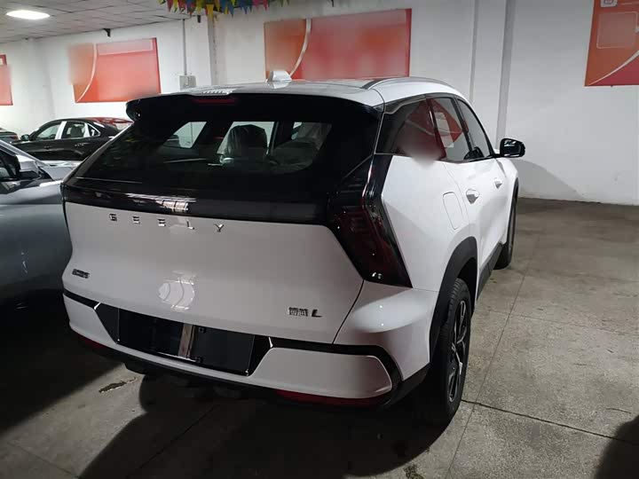 Фото 7 - Geely Atlas L