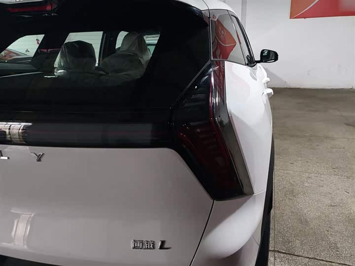 Фото 8 - Geely Atlas L