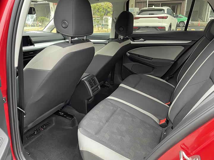 Фото 7 - Volkswagen Golf