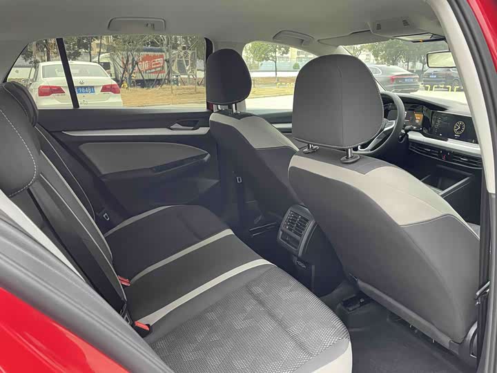 Фото 8 - Volkswagen Golf